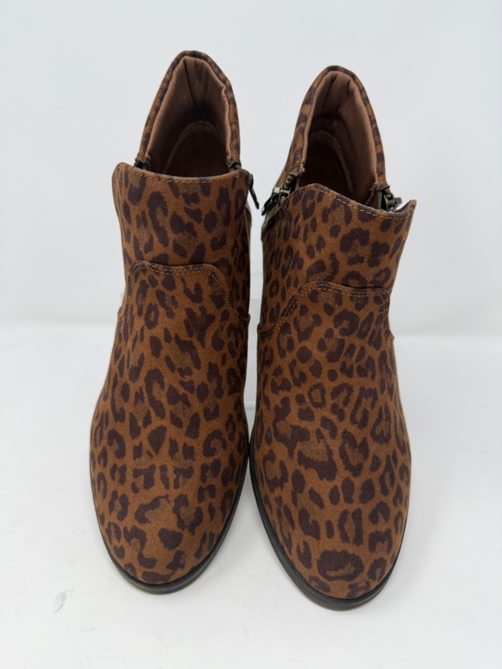 Sun + Stone Abby Double Zip Leopard Print Ankle Boots - Brown size 8 - Picture 3 of 9